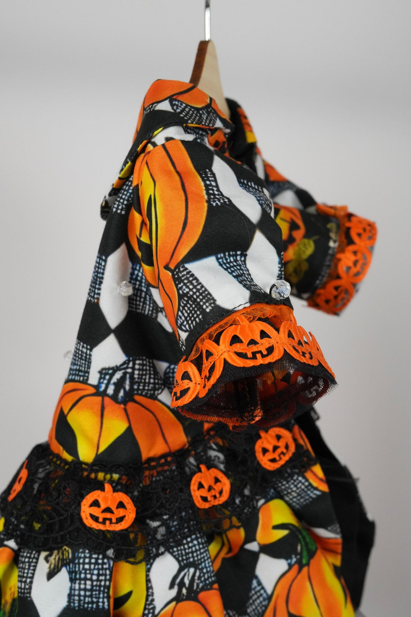 Halloween pumpkin dress details