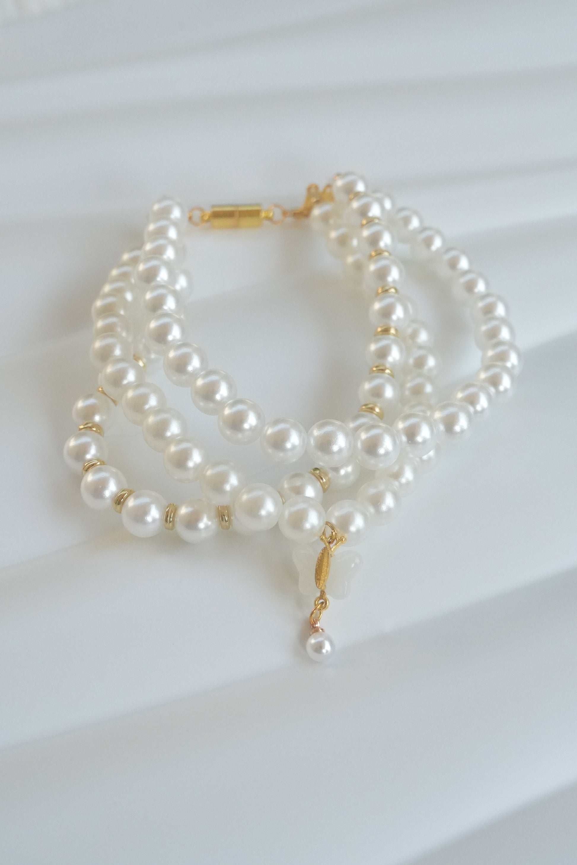 Elegant butterfly charm pearl necklace for pets