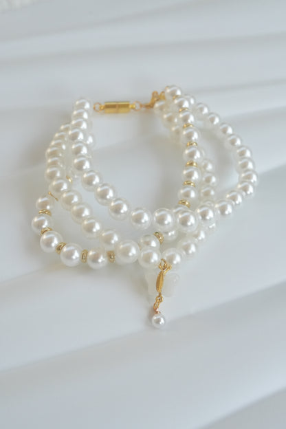 Elegant butterfly charm pearl necklace for pets